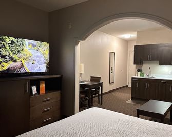 Ramada by Wyndham Estevan - Estevan
