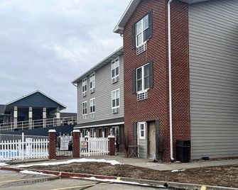 1 King Bed | Non-Smoking, Micfridge - Chillicothe - Edificio