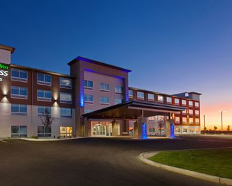 Holiday Inn Express & Suites Moses Lake By IHG - Moses Lake - Rakennus