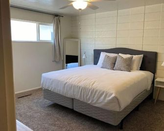 2nd floor apartment in 4plex, excellent internet, clean, spacious, private - Idaho Falls