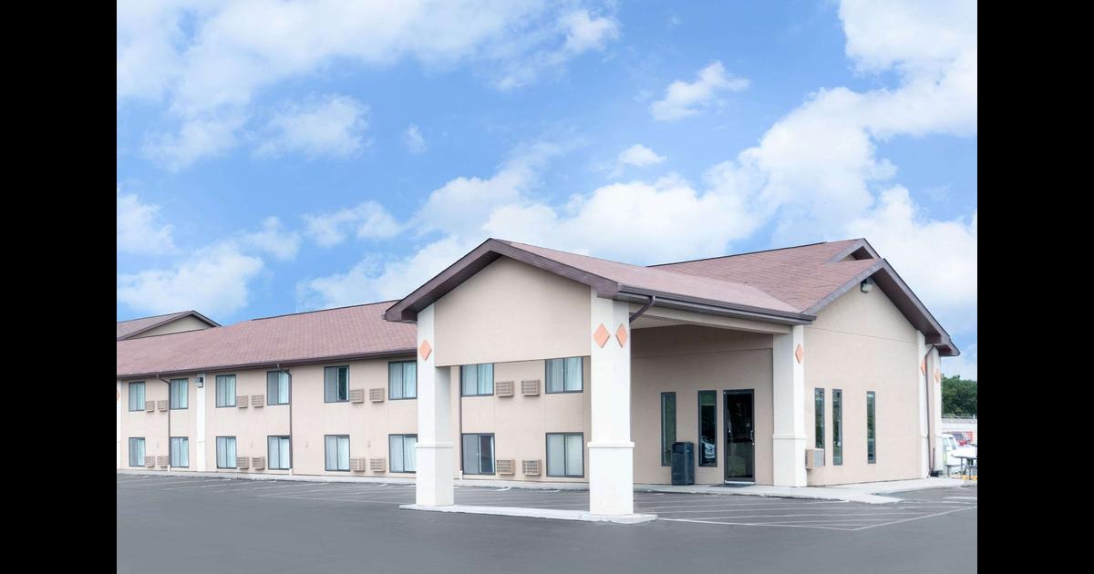 Super 8 By Wyndham Huron 49 5 2 Huron Hotel Deals Reviews