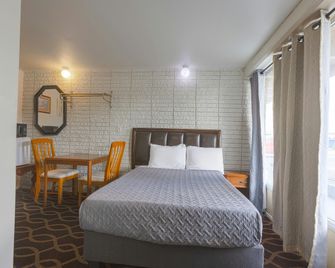 Sonrise Inn Lincoln Hwy By OYO - Breezewood - Slaapkamer