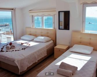 Paradise Hotel Akcay - Edremit - Schlafzimmer