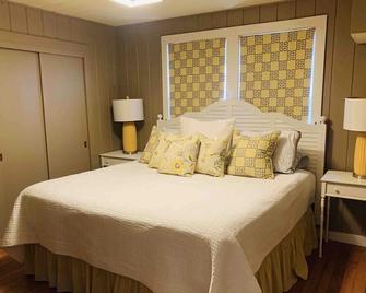 Coastal Serenity - Old time charm with a coastal touch near the beach.. - Waveland - Bedroom