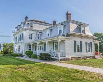The Langworthy Inn & Winery - Westerly - Building