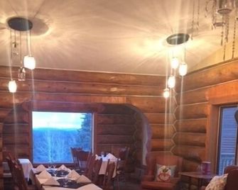 Spruce Hill Resort & Spa - 100 Mile House - Salle à manger