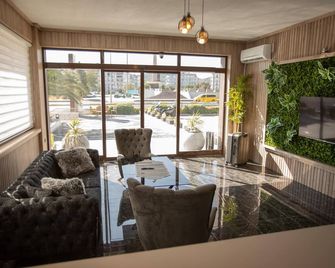 E87 Highway Otel - Burhaniye