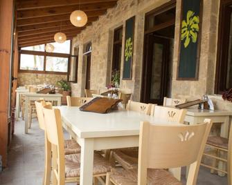 Agarathos Traditional Rooms - Pool - Kaliviani -On the road to Balos - Kissamos - Dining room