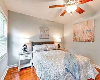 8 Mi to Stockyards: Ft Worth Home w/ Full Kit - Fort Worth - Bedroom