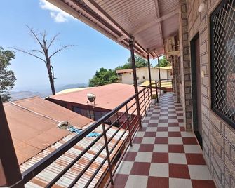 Kaushik Cottage Matheran - Matheran - Balcony