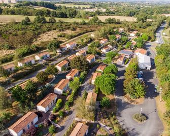 Hôtel Olydea Les Epesses - à 2,5km du PuyDuFou - Les Epesses - Vista exterior