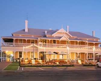 Port Broughton Hotel - Port Broughton - Building