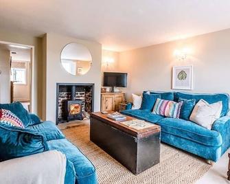 Coachman's Cottage, Wrentham - Beccles - Living room