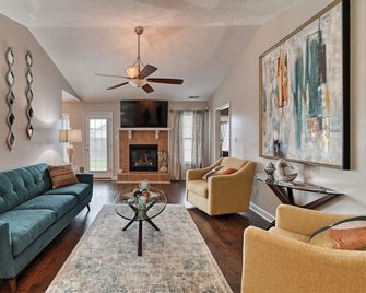 Charming 3-bedroom house with AC and WiFi in Fayetteville North Carolina - Fayetteville - Living room