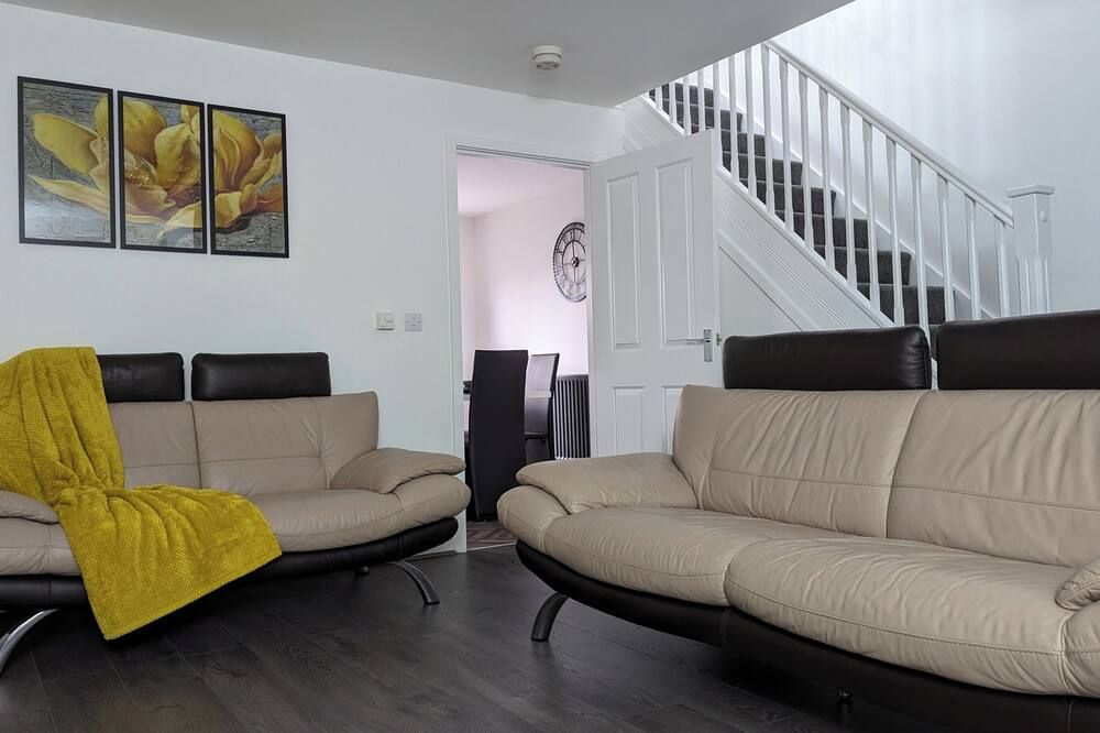 Modern House - 4 Bedrooms - Familyfriendly - Burnley - Obývací pokoj
