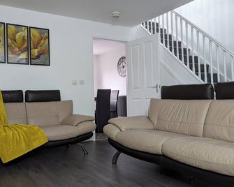 Modern House - 4 Bedrooms - Familyfriendly - Burnley - Wohnzimmer