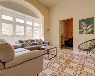 Exclusive Valletta Apartment with Historic Charm - Valletta - Living room