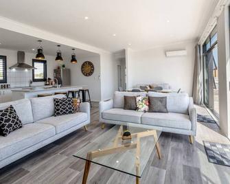 Bacchus - Martinborough - Living room