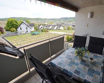 Ferienwohnung 'laurentiusblick' mit Panoramablick in den Weinbergen von Leiwen - Leiwen - Balcón