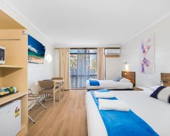Plainsman Motel - Forbes - Bedroom