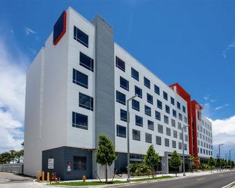 Kompose Boutique Hotel Miami Airport - Miami - Building