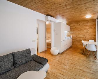 Glamping Maleric with Natural Pool - Dragatus - Sala de estar