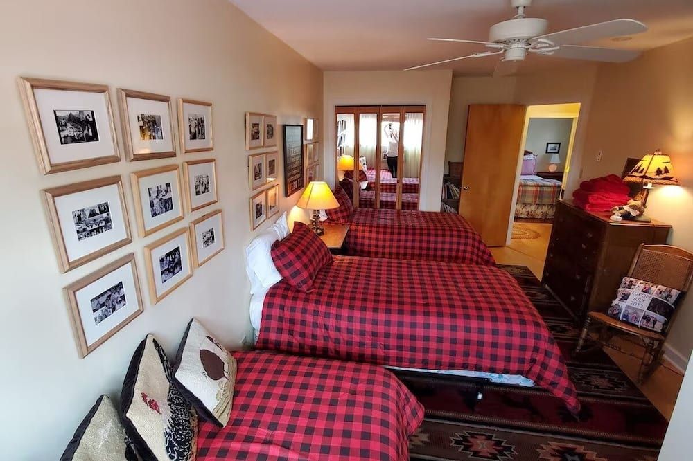 Home Port - Spacious Retreat in Prime Location home - Davis