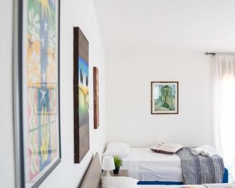 Queen's Bed & Breakfast - Grisolia - Bedroom