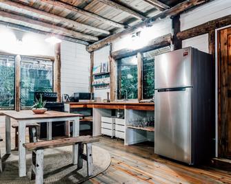 The Overhang - דר א-סאלאם - חדר אוכל