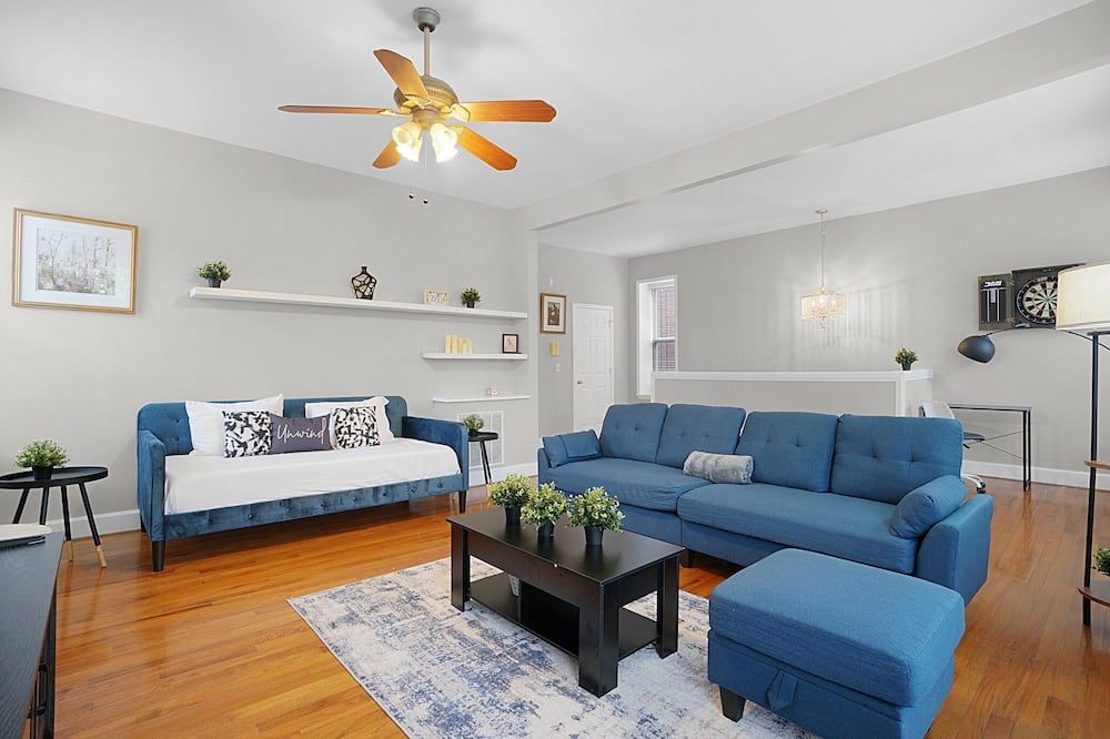 سبيشوس 3-بد روم ويذ كينج بد - سانت لويس - غرفة معيشة