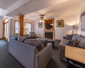 K1202 Cloud Nine Semi-Oceanfront Pool Hot Tub Pets Ok 8 Bedrooms - Kill Devil Hills - Living room
