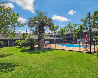 Red Carpet Inn - Houma - Houma - Pool