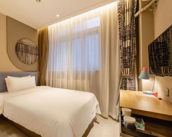 Home Inn Neo Shenyang Shenliao West Road Jilihujie Metro Station Shengfa Market - Shenyang - Habitación