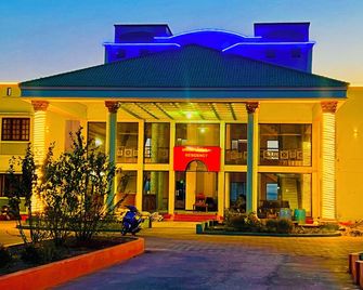 Mookambigai Residency - Tharangambadi - Edificio