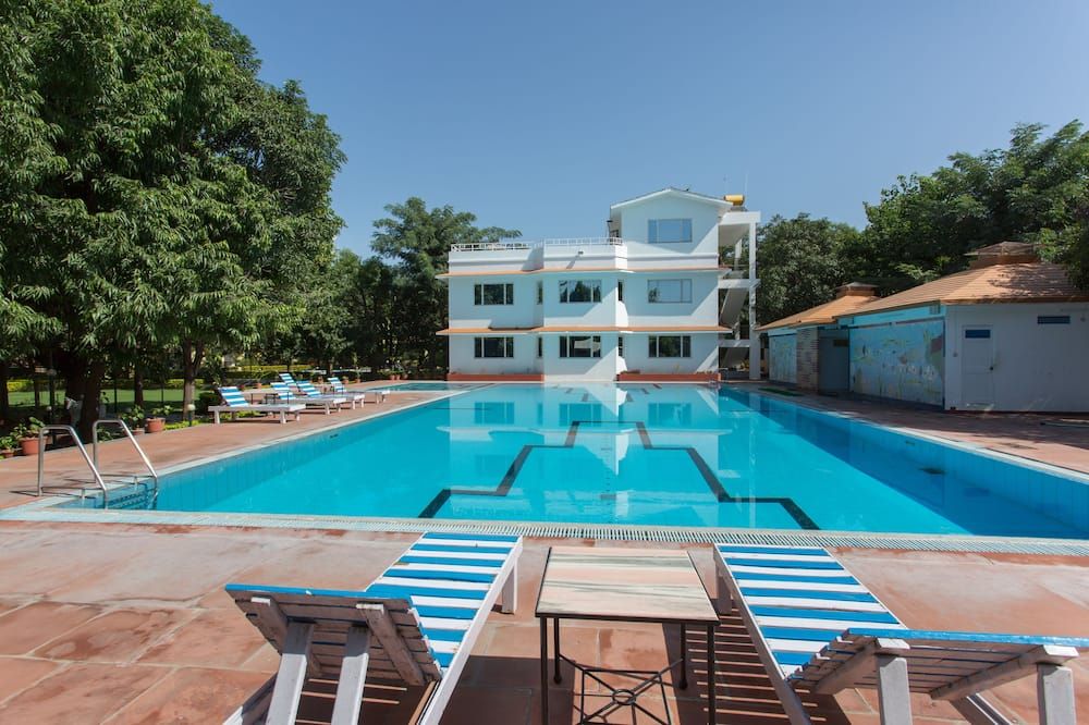 Amantra Shilpi Resort & Spa - אודאיפור - בריכה