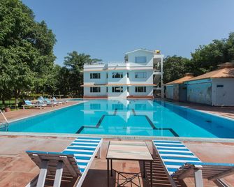Amantra Shilpi Resort & Spa - אודאיפור - בריכה