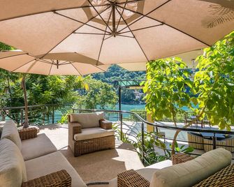 Family vacation home, 10 miles from downtown Pv romantic zone, ocean frontage - Puerto Vallarta - Balkon