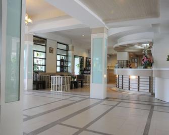 Bangsaen Villa Hotel - Chonburi - Front desk