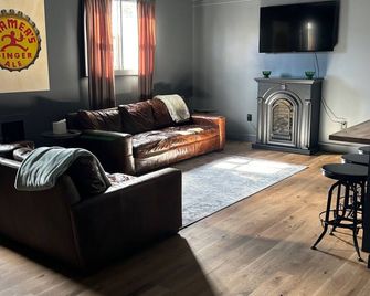 the old soda factory - Mount Carmel - Living room