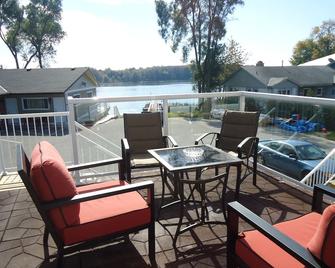 Bayside Inn & Waterfront Suites - Kingston - Balkon