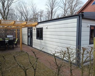 Tiny house at the Thülsfeld dam - Garrel - Patio