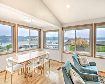Waterfront! Hood Canal Home, Private Beach W/ Kayaks, Paddleboards. Kid Friendly - Belfair - Comedor