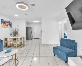 Relaxing Miami Retreat with Canal View and a Central Location - Miami