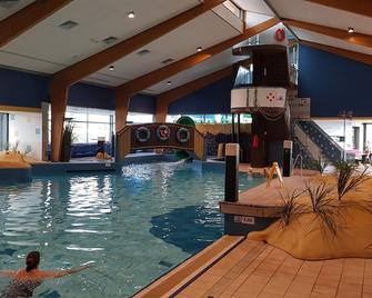 Modern chalet in Renesse at the 5 Beach & Camping Resort Julianahoeve - Renesse