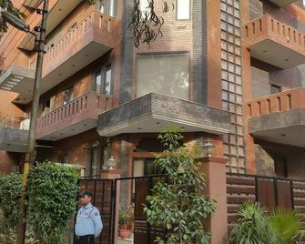 Hotel B&B Inn - New Delhi - Rakennus