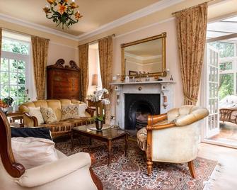 أفون رهايادر كانتري هاوس - دولجيلو - غرفة معيشة