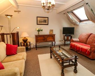 Shippon Cottage - Castleton - Living room