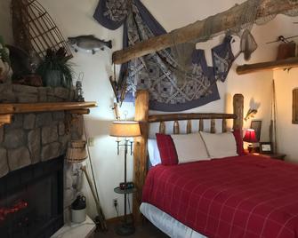 Crystal Cove Bed and Breakfast - Branson - Bedroom