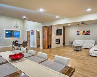 53-Acre Ranch with Stalls Expansive Sanger Retreat - Sanger - Dining room