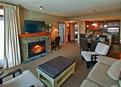 Blackstone Mountain Lodge By Clique - Canmore - Living room